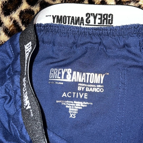 Grey’s Anatomy Scrub Pants NWOT - Priced to sell! 🔥🔥 - Picture 3 of 3